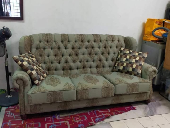 Sofa Klasik 3-Seater Tiptop Macam Baru